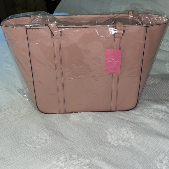Kate Spade purse brand new with tags. She is beautiful! - Picture 2 of 4
